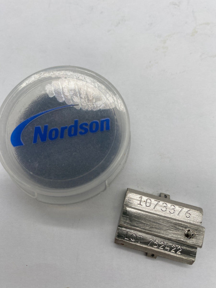 Nordson 1073376 Universal TM Sure WrapTM Spray Nozzle 