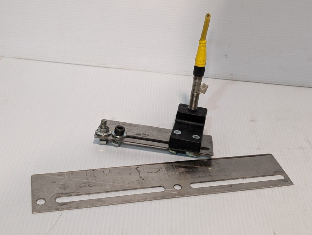 Cutler-Hammer E57LAL12T110ED Proximity Sensor w. Inspection  Kit
