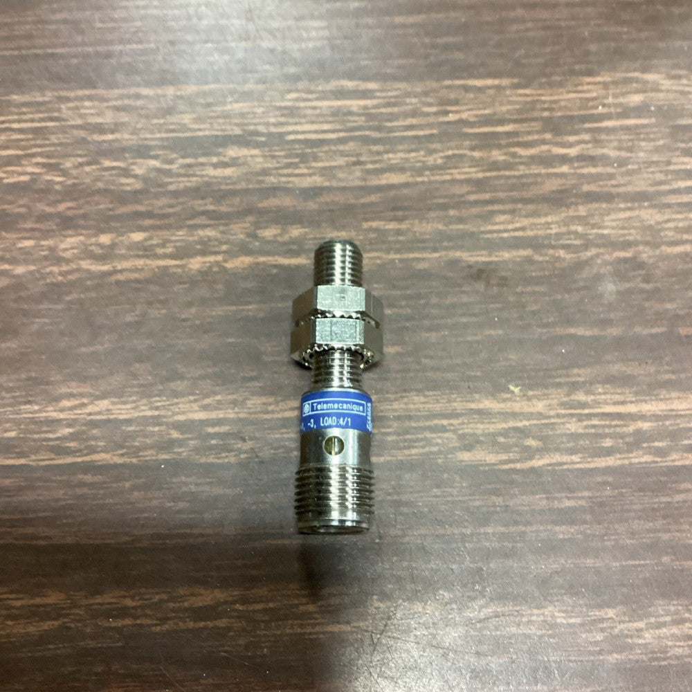 Telemecanique XS1 N08NA340D Inductive Proximity Sensor 24VDC Switch