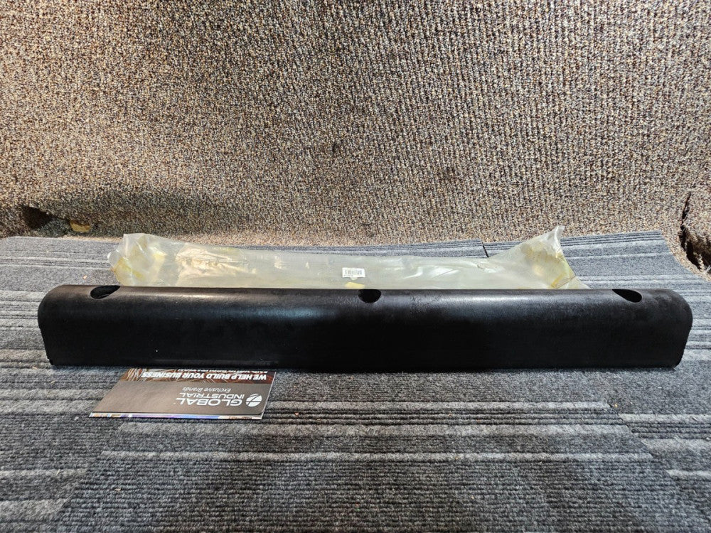 Global Industrial B54114 36"L x 4-1/4"W x 4"H Extruded Rubber Fender Bumper