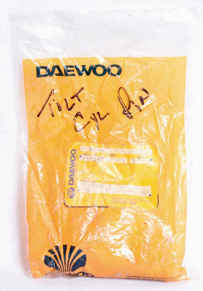OEM Daewoo Tilt Cylinder Pin  911387  Factory Sealed