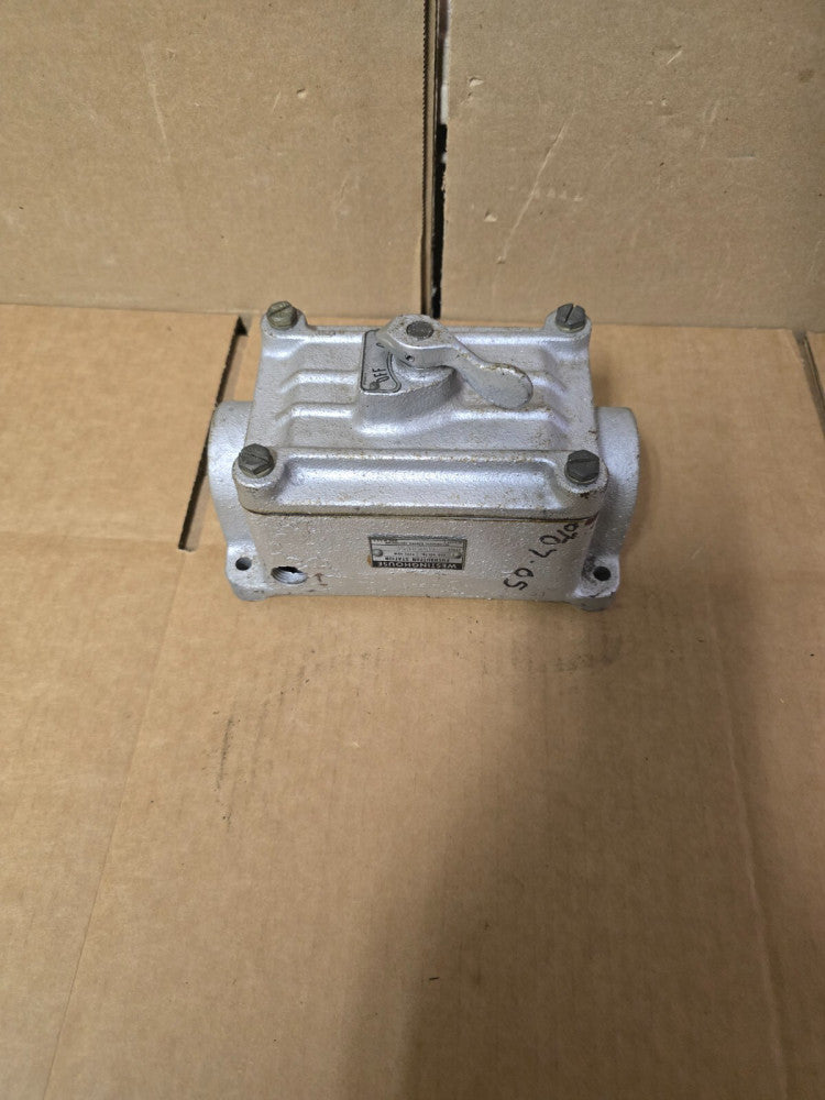 WESTINGHOUSE PUSH-BUTTON STATION 1605923 ,TYPE HDW,600V, NICE USED TAKEOUT!M/O!