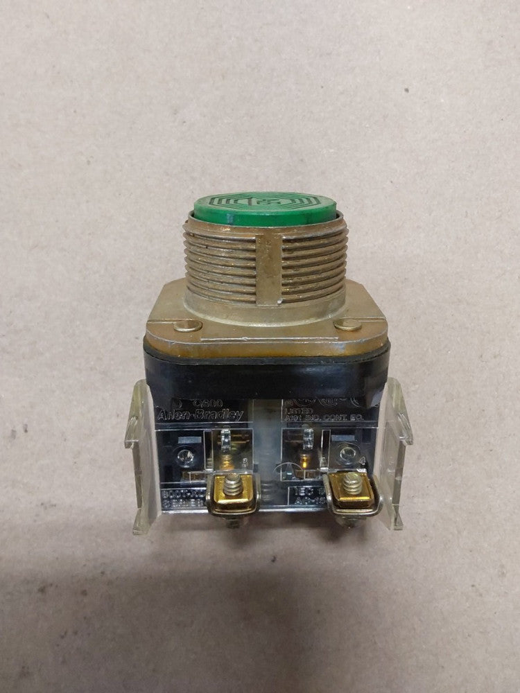 Allen-Bradley 800T-A SER T Green Pushbutton Switch Momentary 800T-XD1