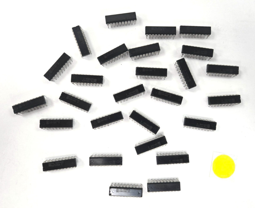 PROGRAMMABLE ARRAY LOGIC (PAL) 20-PIN  LOT OF 28