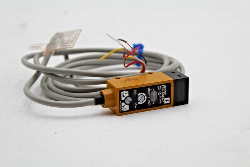 Omron E3S-5DE4-1 Photoelectric Switch