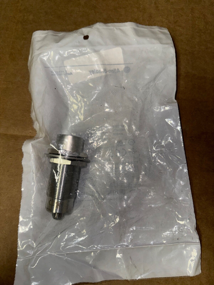 ALLEN BRADLEY 871TM-B15N30-R3 INDUCTIVE PROXIMITY SENSOR, SERIES-B, NEW