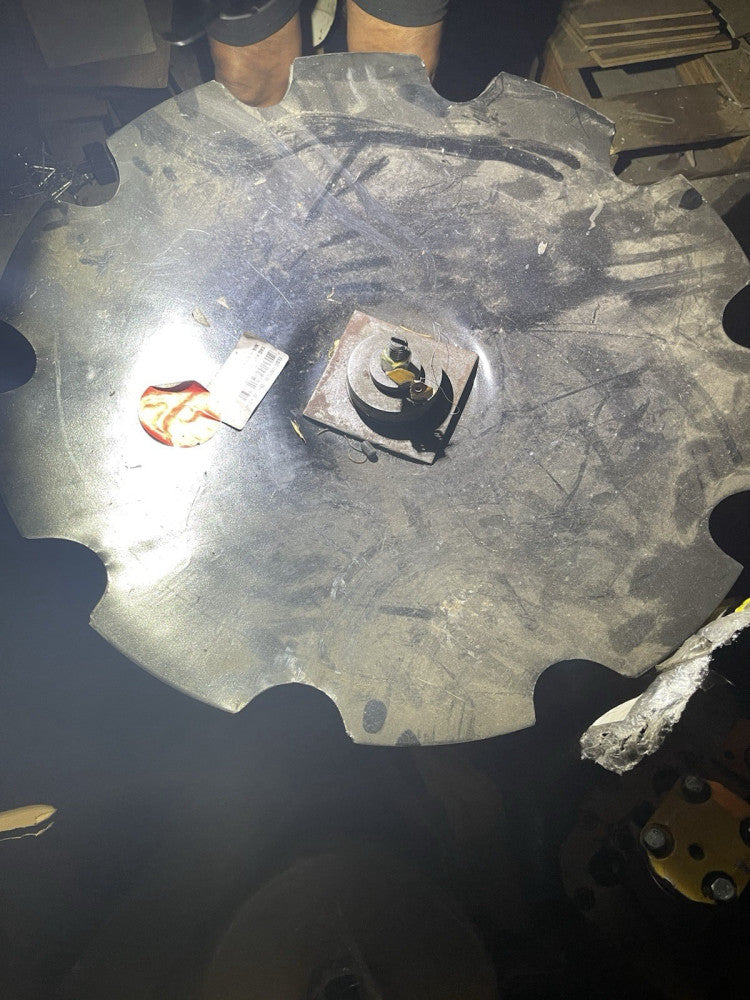 NEW HOLLAND 27600R3 - Earth Metal Disk - Crimp Center - Notched - 28.5" x 6.5 mm