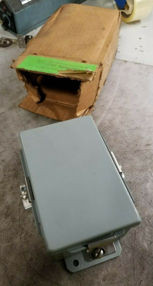 NEW MCKINSTRY STEEL WALL MOUNT ELECTRICAL ENCLOSURE 6" x 4" x 3" CLAMP LID