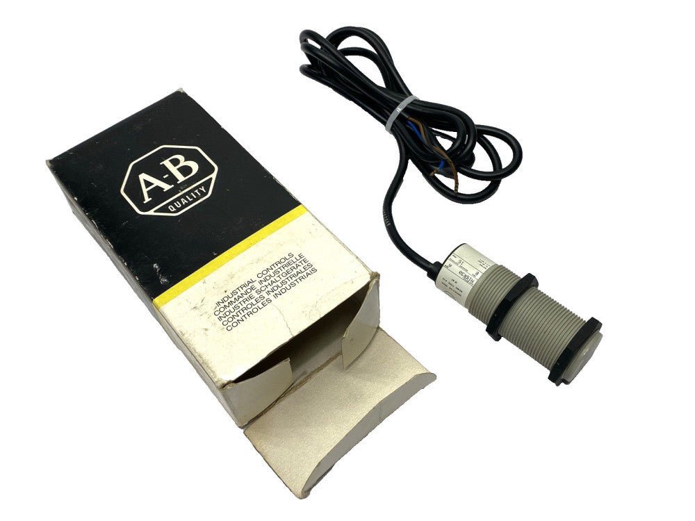 Allen Bradley 817C-N15R30 Ser. A Cylindrical Inductive Proximity Sensor Rev. B