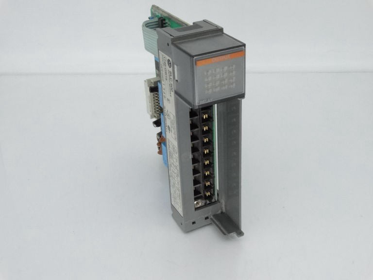 ALLEN BRADLEY 1746-OW16 SERIES B PLC MODULE - Used