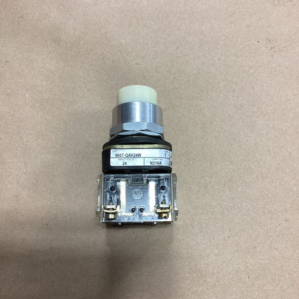 ALLEN BRADLEY WHITE PUSH BUTTON 800T-QAH24W SER T 24VAC/DC.