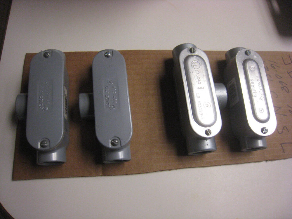 4 Pc Mixed Lot 2 x E30840 3/4" T CONDUIT BODY & 1 x 3/4"30640  & 1 x 3/4 Straigh