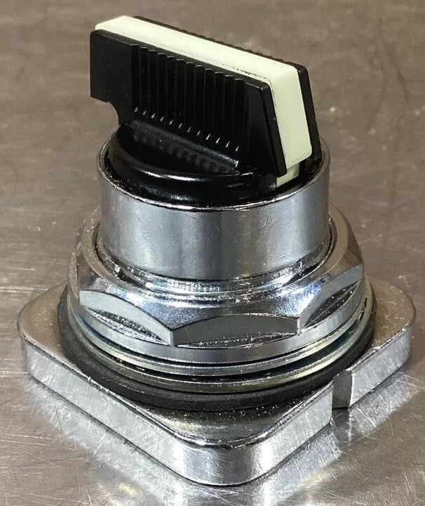 Siemens Furnas 52SA2BAB Oil Tight Selector Operator, 30Mm, 3 Pos, NOS Surplus