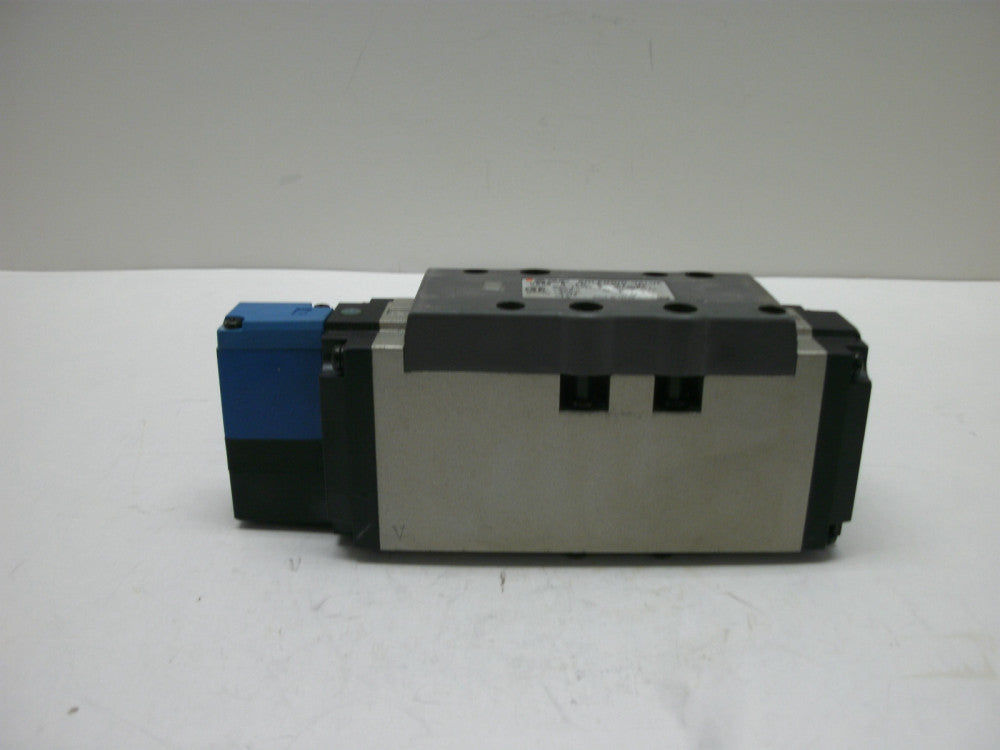 SMC VSS8--8-FG-S-3EZ-V1 SOLENOID VALVE ISO PLUG IN BLUE COIL MAX 142 PSI 1.0MPa
