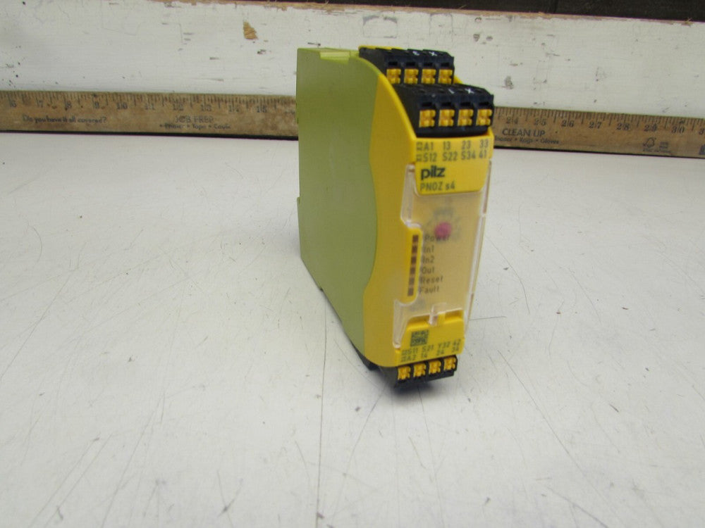 PILZ 751104, SAFETY RELAY ,PN0Z S4 C ,24VDC-3n/o 1n/c, GOOD TAKEOUT! MAKE OFFER!