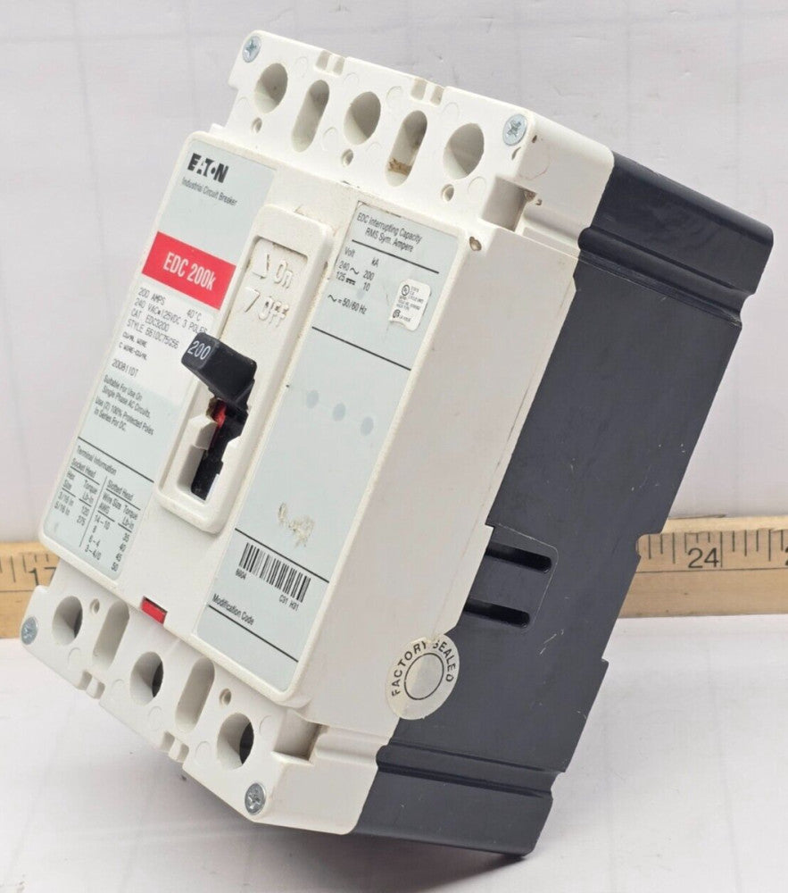 New Eaton 200 Amp Circuit Breaker 240 VAC 3 POLE 200 kA  EDC3200