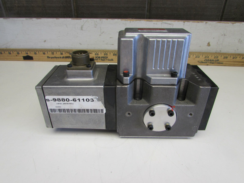 MOOG J661B103A  HYDRAULIC SERVO VALVE , SER# - J2081 , N /NIB!  MAKE OFFER!