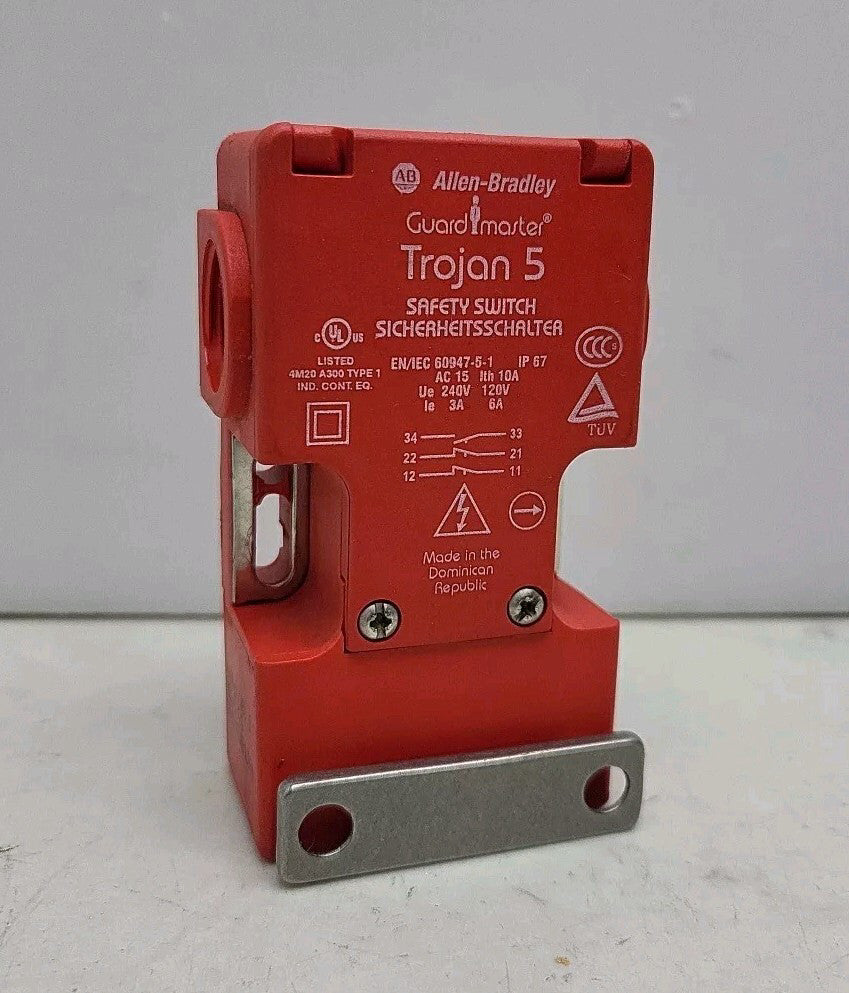 Allen Bradley 440K-T11089 Guard Master Trojan 5 Safety Switch Tongue Interlock 