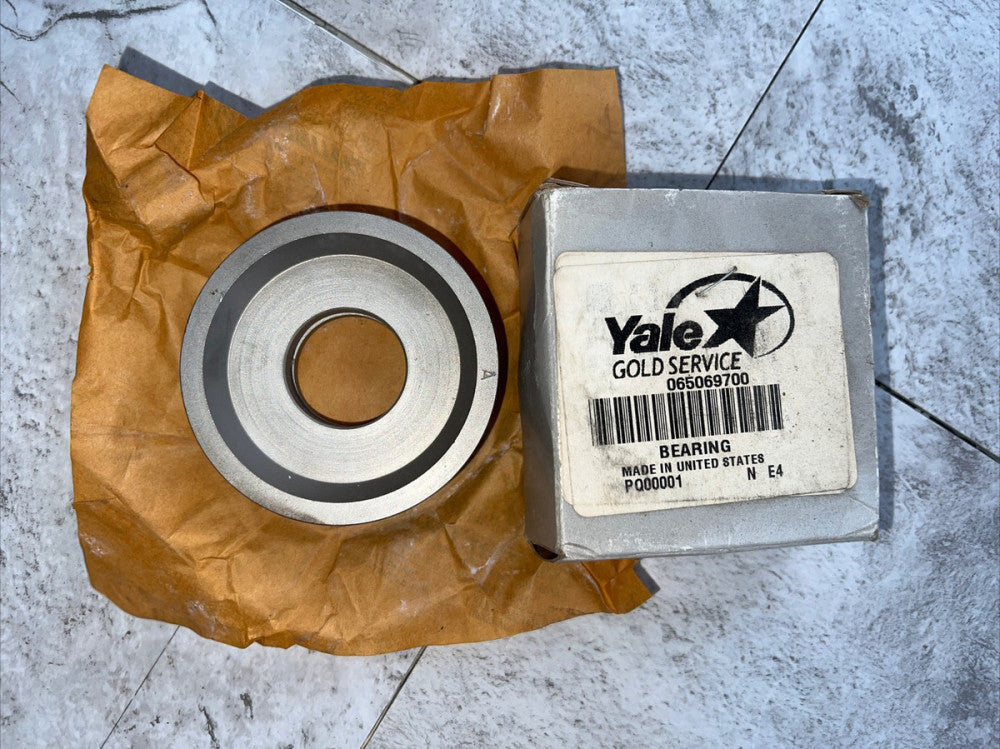 YALE 065069700 BEARING 0650697 00 1-1/8" ID 2-29/32" OD 27/32" W Nos Surplus