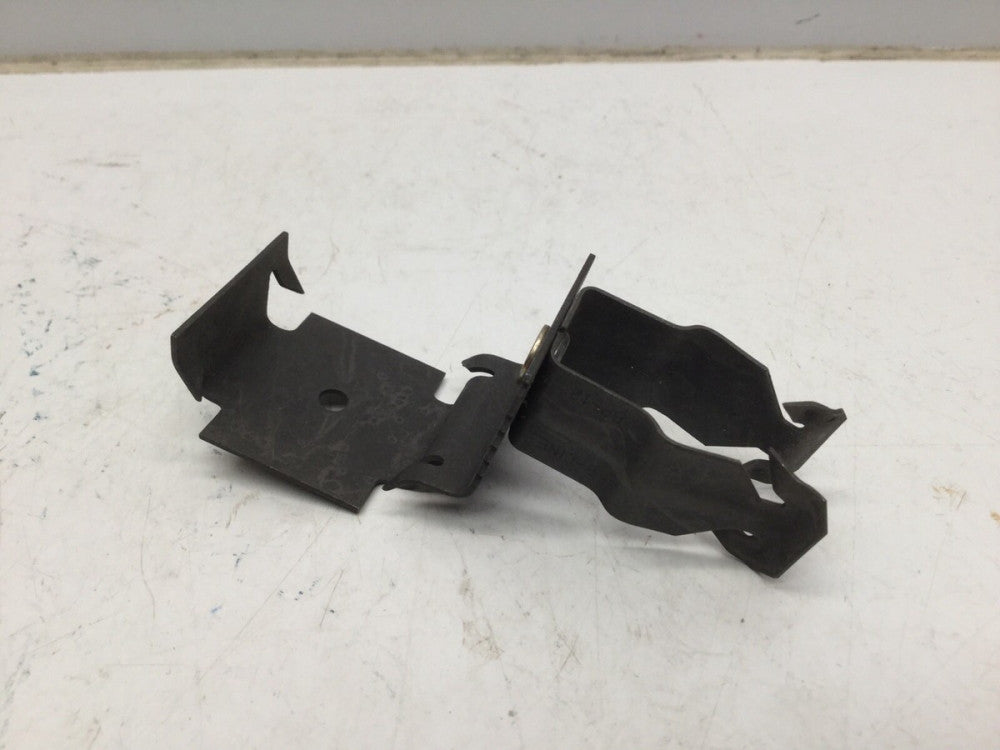 Cooper B-Line BP-12-B5 Beam Hanger 3/4” EMT 1/2” RIGID/MC to Stud Fastener 100PK
