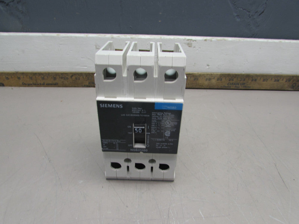SIEMENS NGB3K050 ,CIRCUIT BREAKER,  3P-50 AMP /480V  GOOD TAKEOUT! MAKE OFFER!
