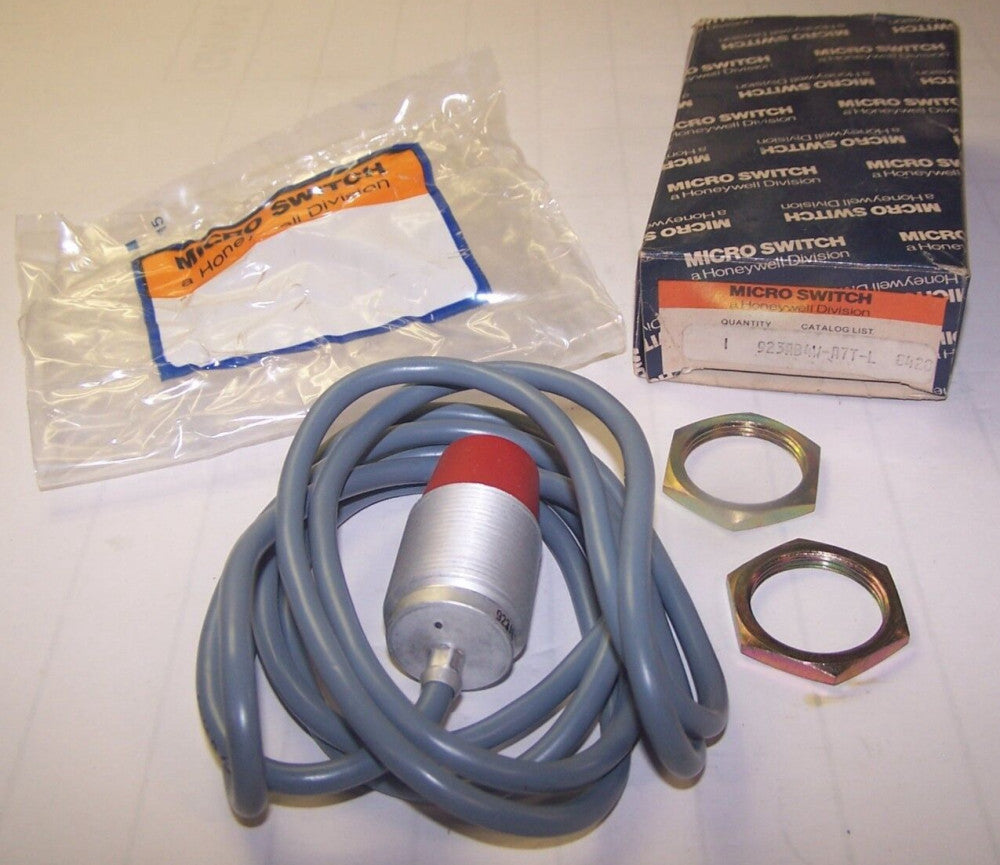 NEW HONEYWELL MICRO SWITCH PROXIMITY SENSOR 923AB4W-A7T-L