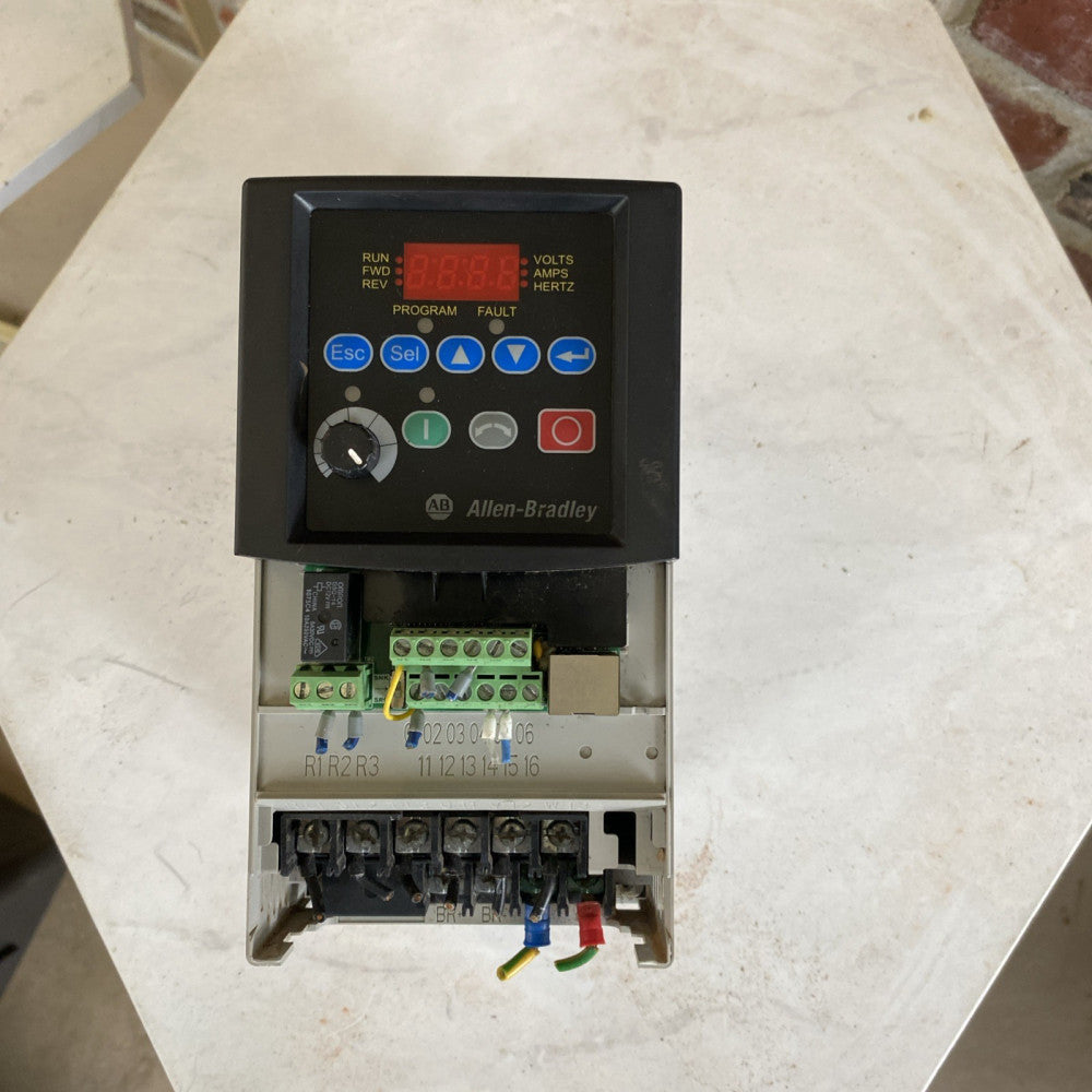 ALLEN-BRADLEY 22A-D6P0N104 SERIES A ADJUSTABLE FREQUENCY AC DRIVE POWERFLEX 4