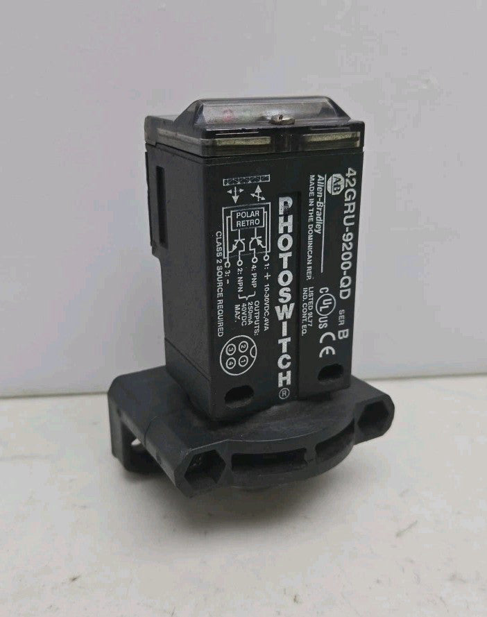 Allen Bradley 42GRU-9200-QD Photoelectric Sensor 10-30 Vdc 4-Pin Micro QD Ser B