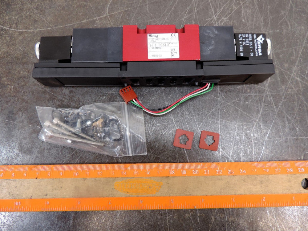Versa Valve Directional Valve Four Way CGG-4332-027-P-D024 24 VDC