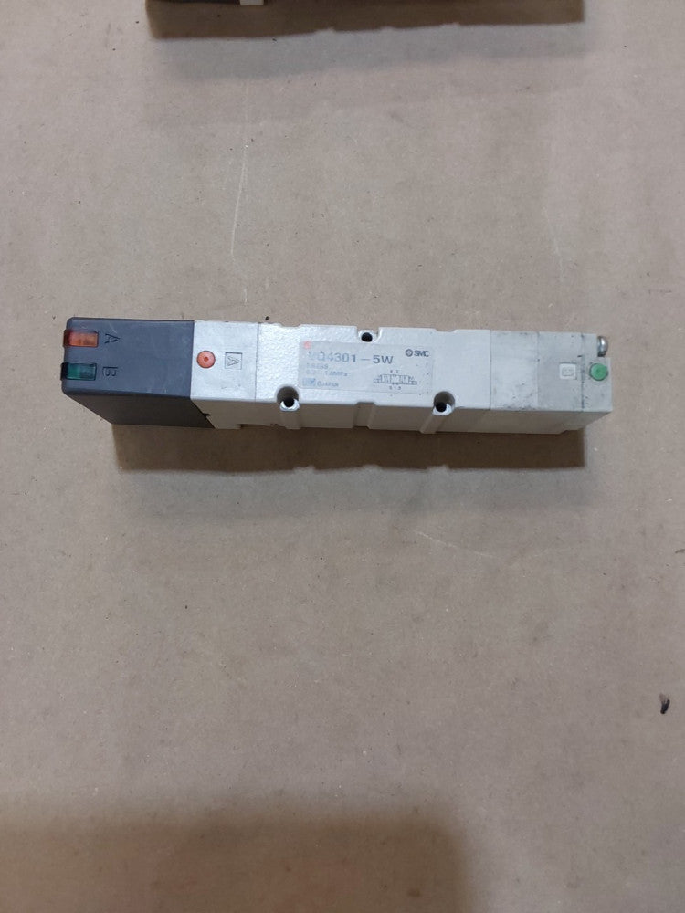 SMC VQ4301-5W Pneumatic Solenoid Valve VQ43015W VQ4301 
