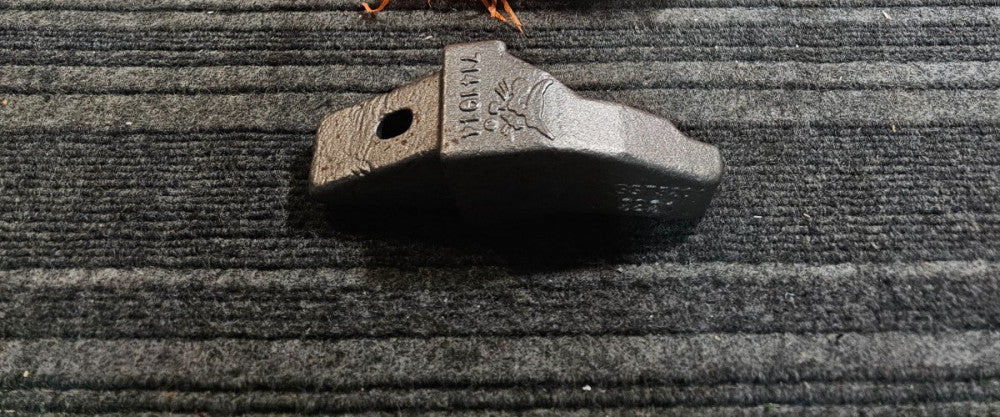 (QTY 2) BOBCAT 7141014 SHANK, LEFT-HAND WELD-ON, GST5201 2221
