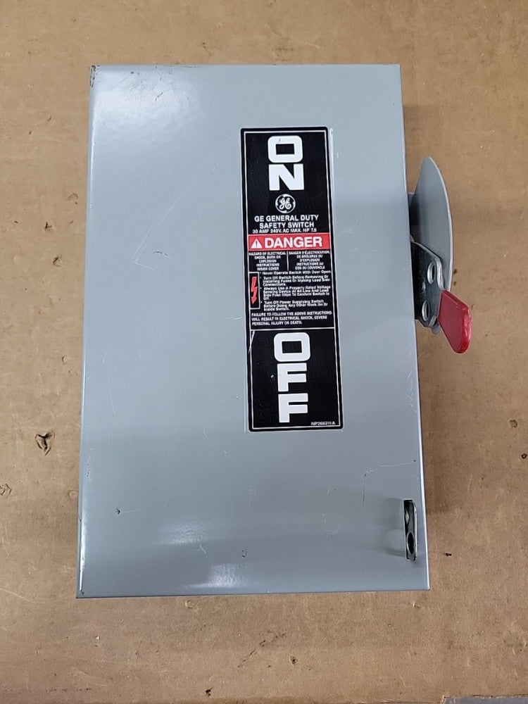 New Old Stock! GENERAL ELECTRIC TG4321 30A 3PH 240V FUSIBLE DISCONNECT SWITCH