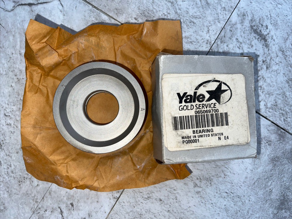 YALE 065069700 BEARING 0650697 00 1-1/8" ID 2-29/32" OD 27/32" W Nos Surplus