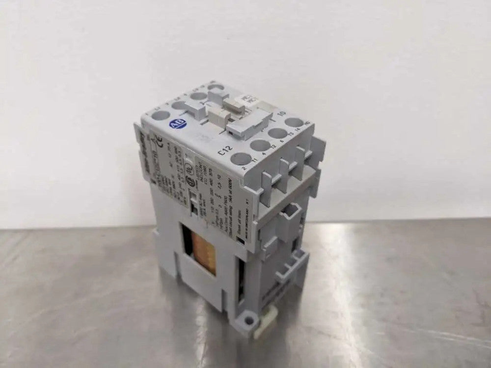 Allen-Bradley 100-C12Z10 Contactor Ser A 100-C12Z*10