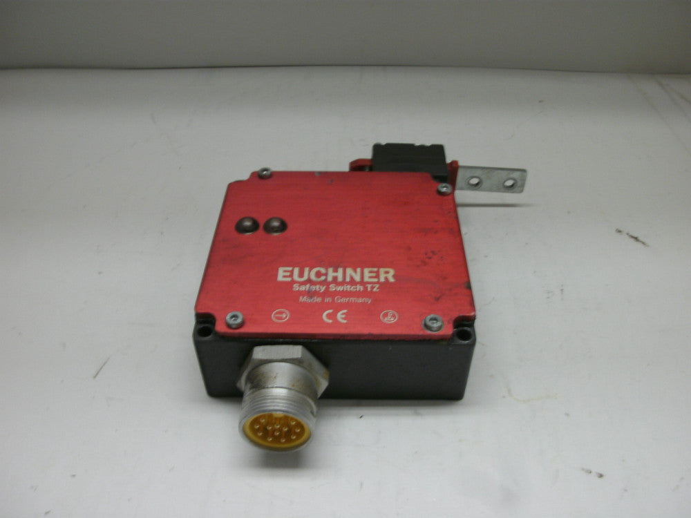EUCHNER TZ1RE024BHAVFG-RC1971 SAFETY INTERLOCK SW RH SOLENOID TYPE W/KEY 24VDC