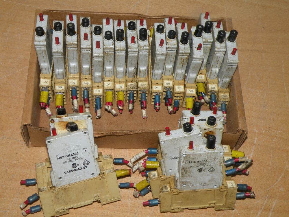 (22) Allen Bradley: 1492-GHA030, Series A Circuit Breakers On Mounting Base
