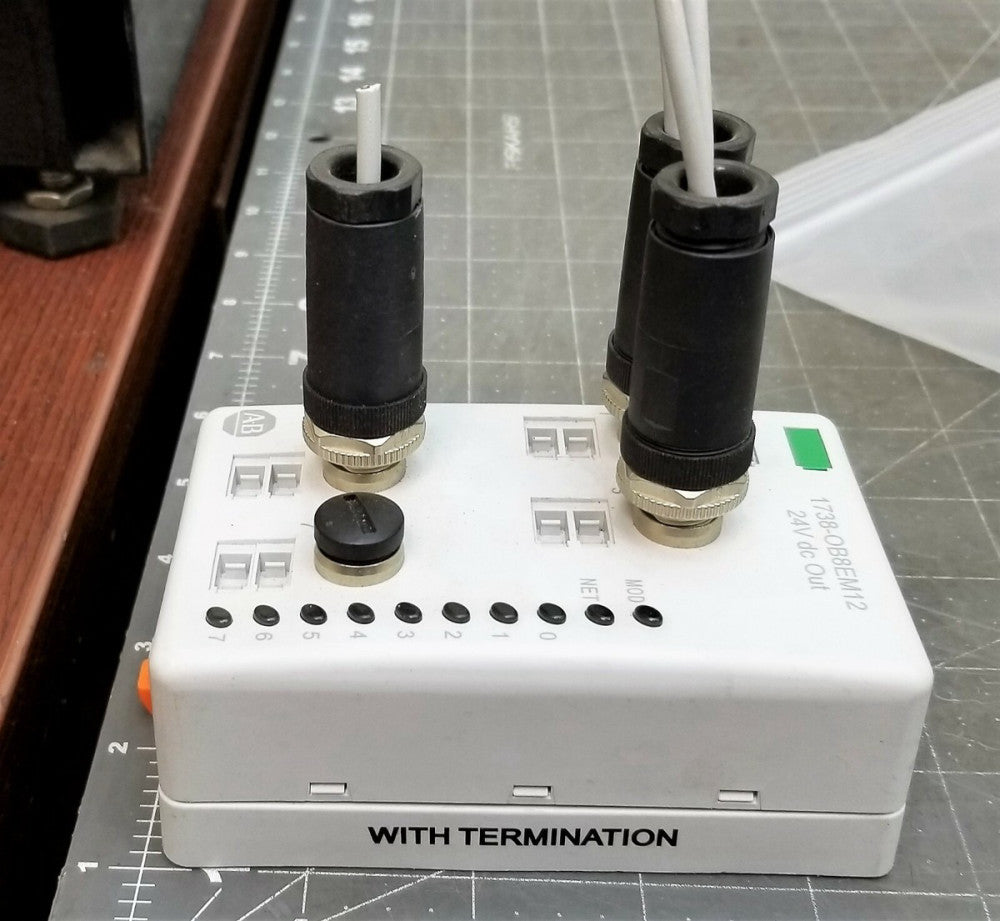 ALLEN BRADELY 1738-OB8EM12 24VDC OUT MODULE WITH CONECTORS [D1B5]