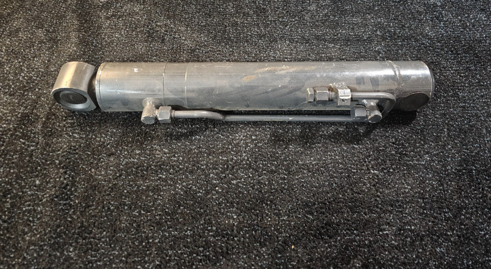 Hydraulic Welded Cylinder 3.46" OD x 1.56" Rod x 25" Retracted Length