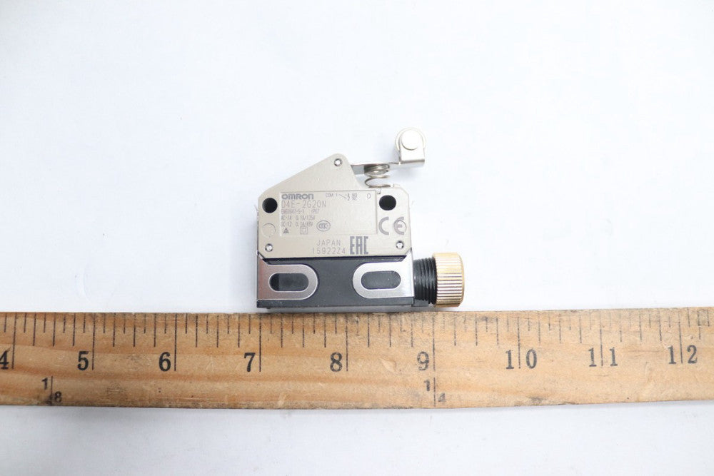 Omron Roller Lever Limit Switch 0.1 A 125 VAC D4E-2G20N