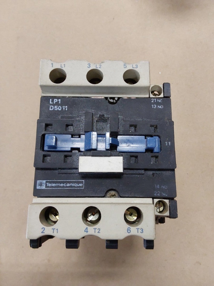 Telemecanique LP1 D5011 Contactor, Coil: 24VDC, 3P Rating: 80A, 600VAC
