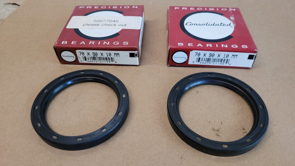 Lot Of 2 Consolidated 70x90x10 Oil Seals 70mm ID