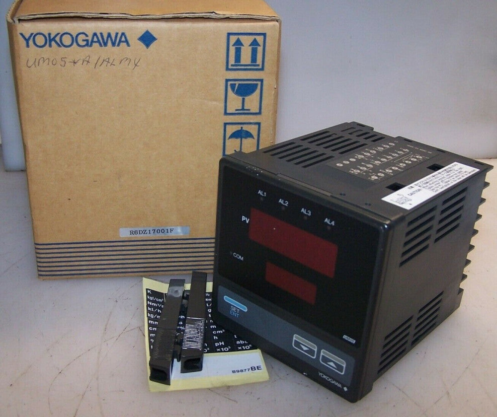 NEW YOKOGAWA UM05 TEMPERATURE CONTROLLER 90-250 VAC 