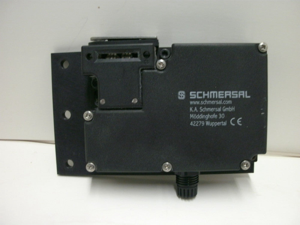 SCHMERSAL AZM 161CC-12/12RKA-024 SAFETY INTERLOCK SWITCH AC-15 230V 4A 24 VAC/DC