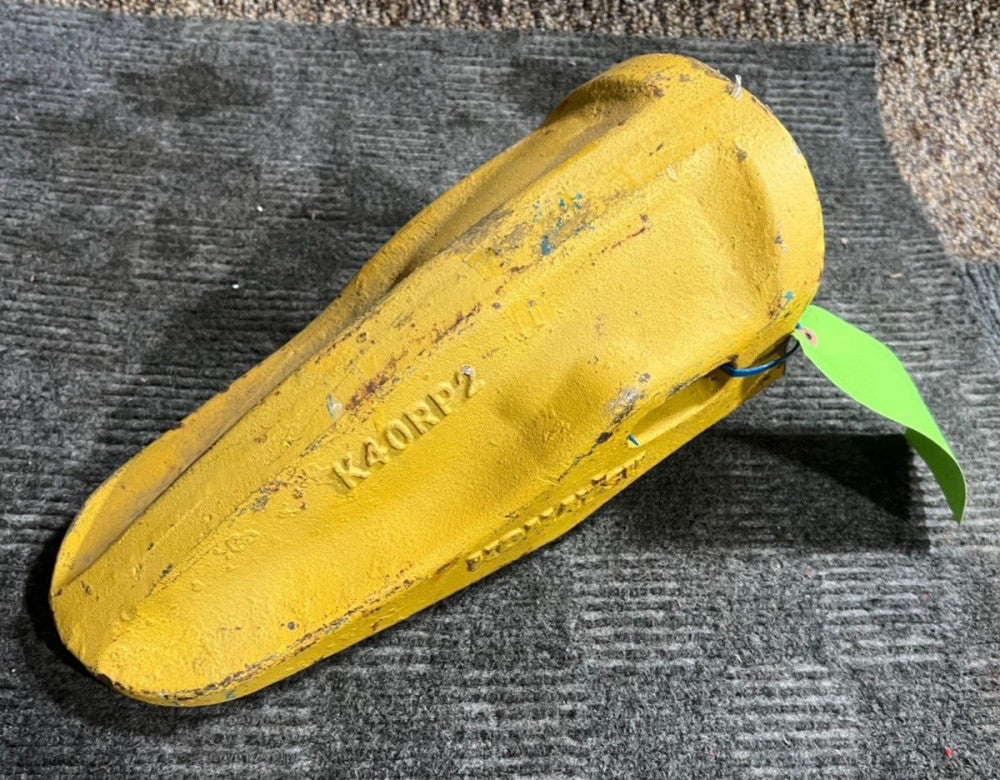 Komatsu Bucket Tooth Chisel Tip Replacement Part Yellow K40RP2 Fits K40 Loader