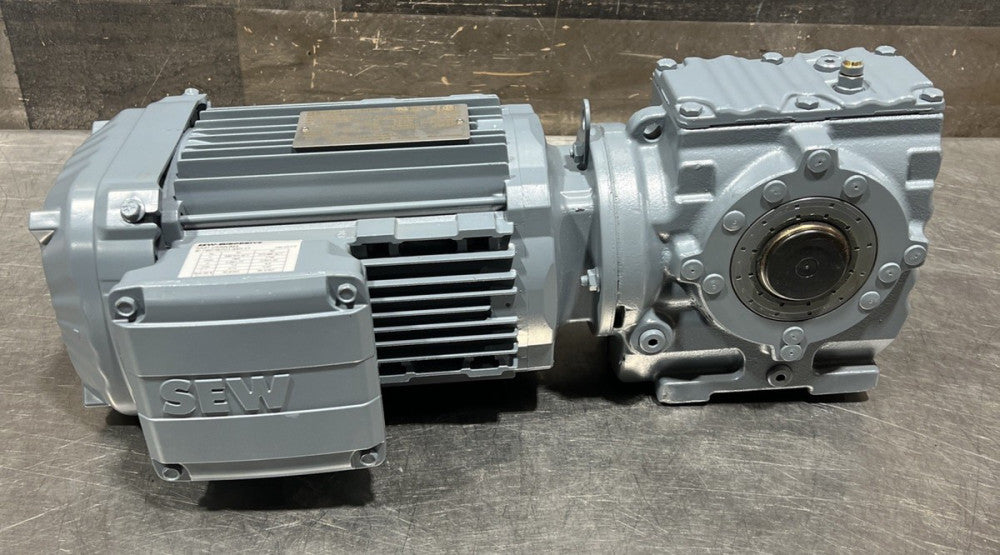 SEW-EURODRIVE SA47 DRN80M4 Motor With Gear Box Nos Surplus