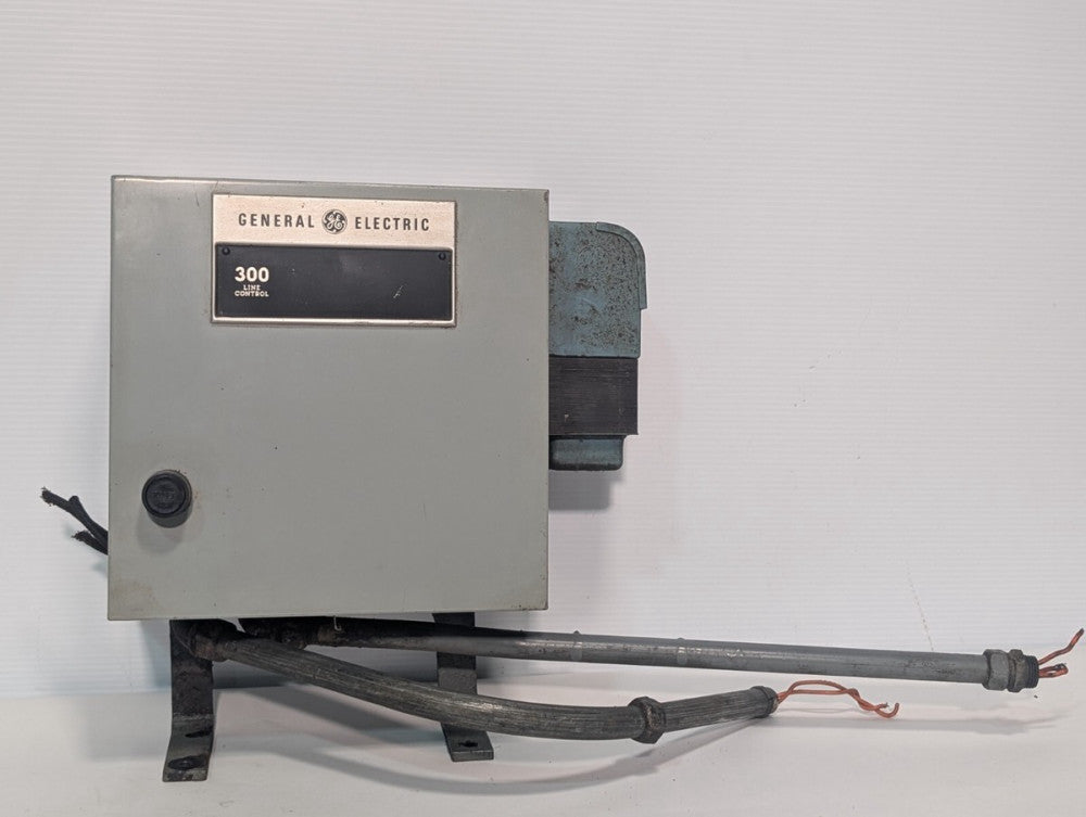 General Electric CR309B1**ABCA Magnetic Reversing Starter, 300-Line Control, 3Ph