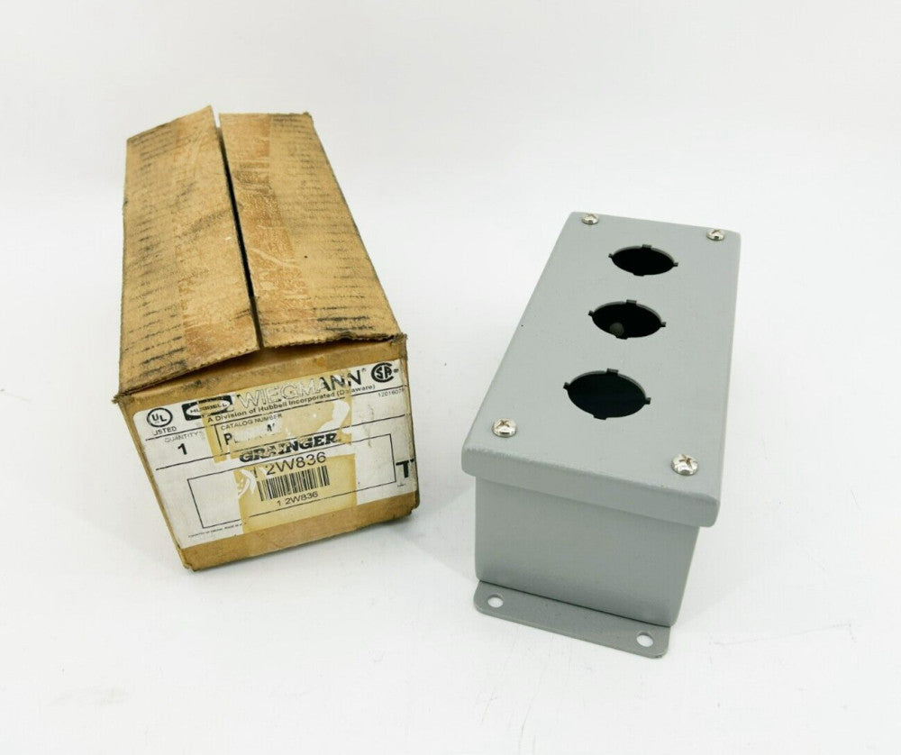 New Hubbell Weigmann PB03WW 3-Port Pushbutton Enclosure, 2W836