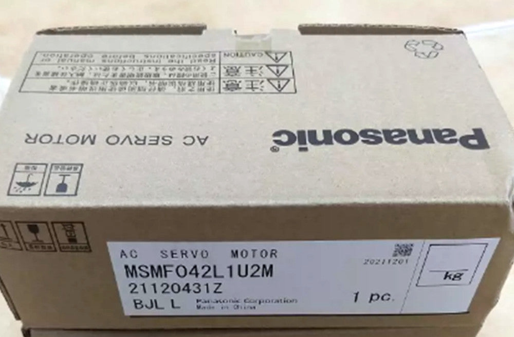 One Brand New PANASONIC MSMF042L1U2M SERVO MOTOR MSMF042L1U2M