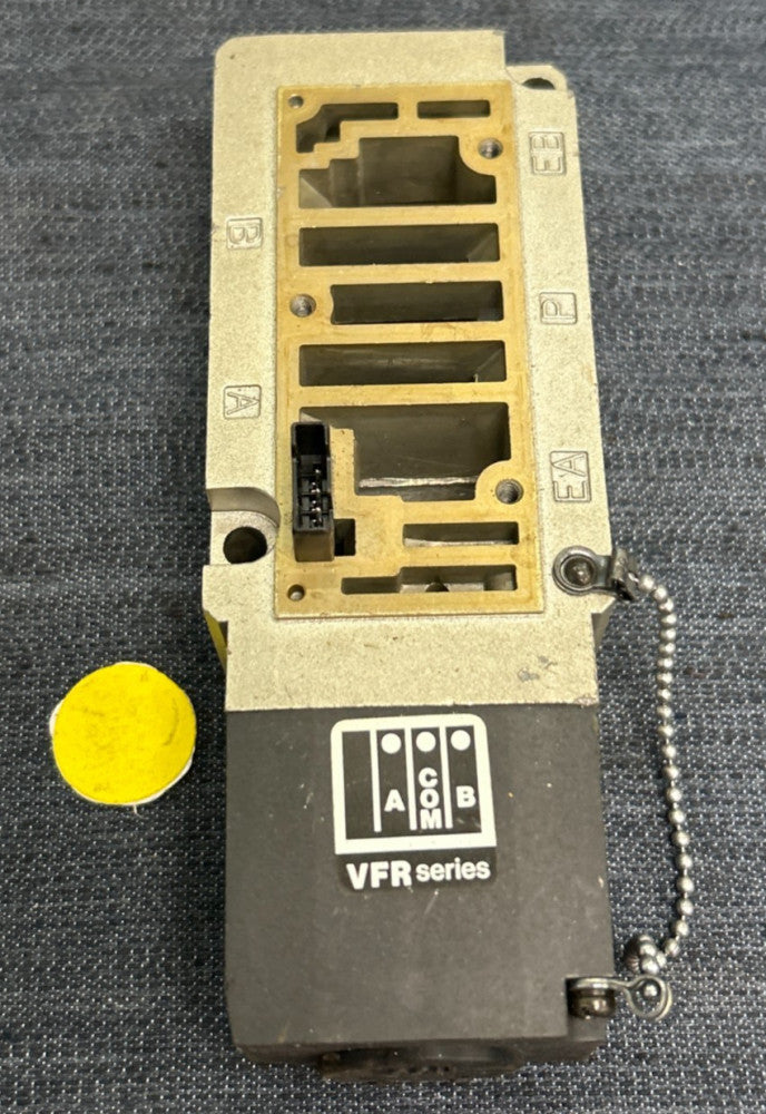 SMC SUBPLATE VFR3000-P-032   3/8" VALVE  PORT SIZE