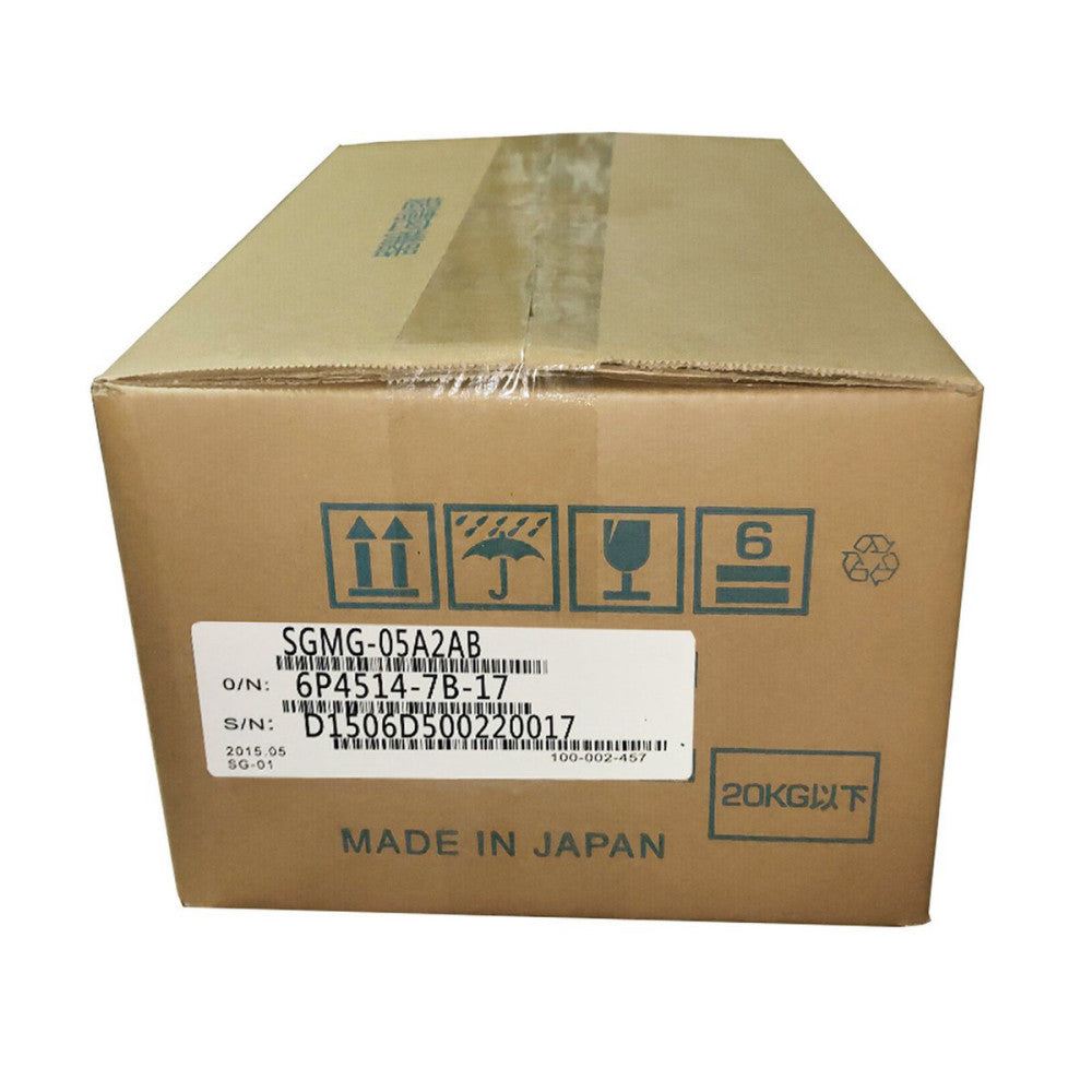 New In Box YASKAWA SGMG-05A2AB Servo Motor